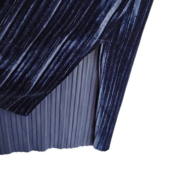 Free Press Clothing Plisse Blouse Size Small Deep Blue Short Sleeve Pullover - Picture 7 of 9